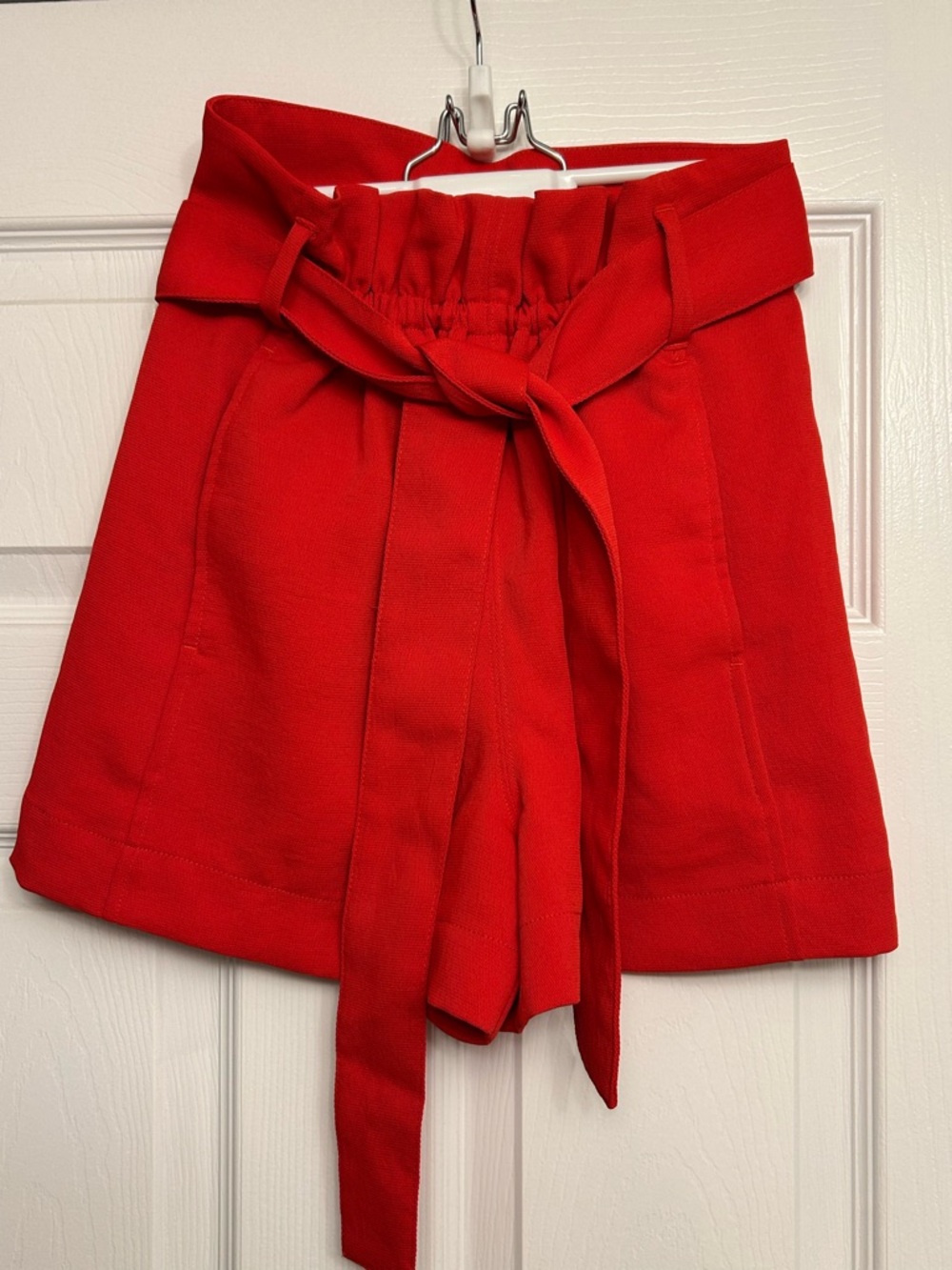 Wilfred Aritzia Red High-Waisted Paperbag Belted Shorts Size 00 - Picture 5 of 6
